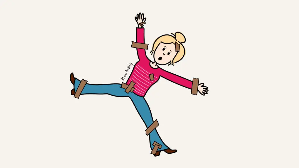 Een tuimelende vrouw in de perimenopauze, bij elkaar geplakt met bruine plakbandstroken op armen, benen en romp.