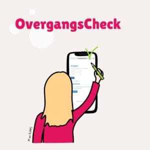 Productblok OvergangsCheck: een vrouw tekent een groot groen vinkje boven het inlogscherm op haar telefoon.