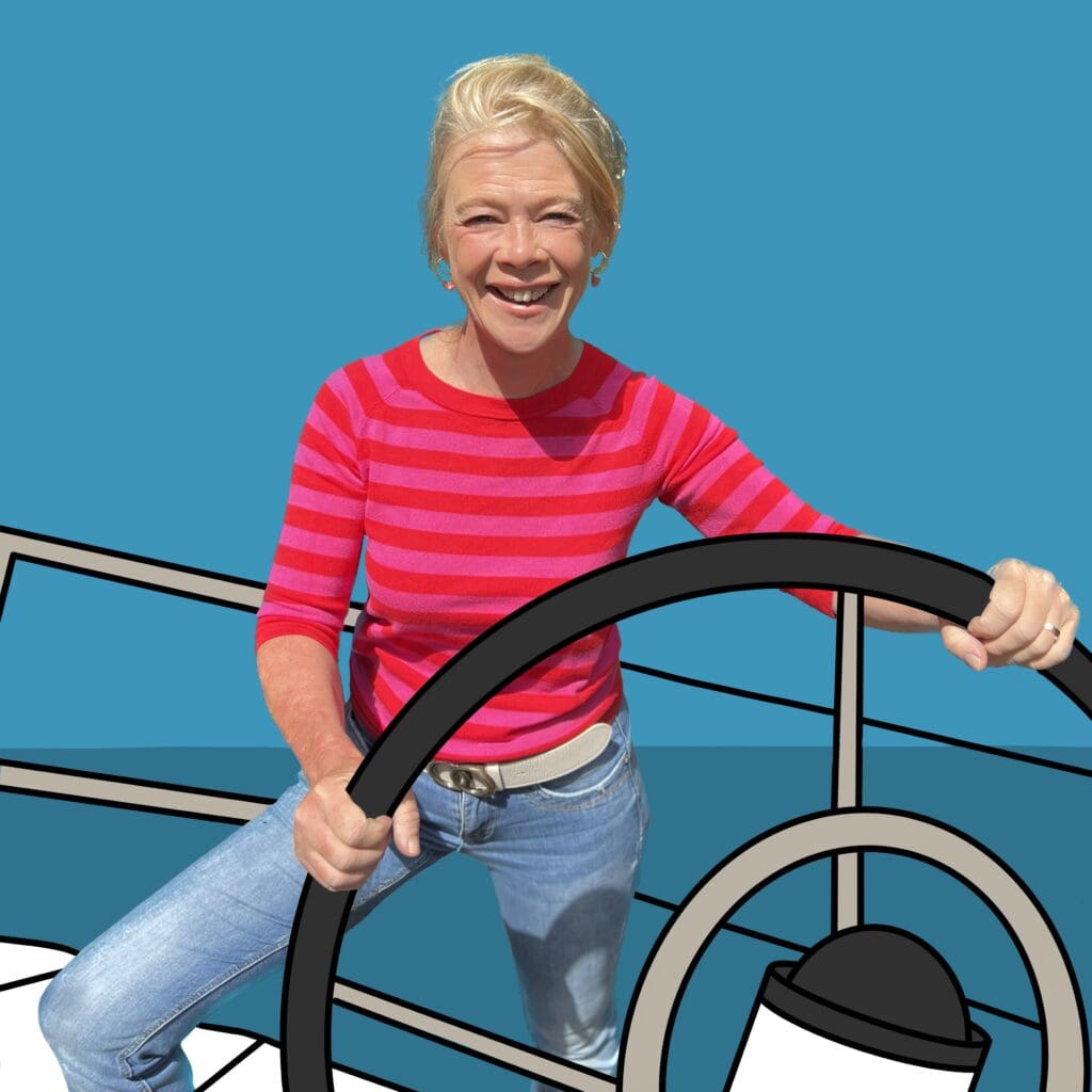 Anne-Marije van Riet lacht met beide handen aan het stuurwiel, op weg naar haar volgende avontuur.
